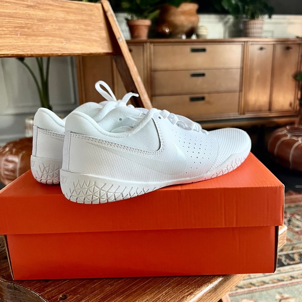 Nike Sideline iv Cheer Shoes white  womens 6 new in box